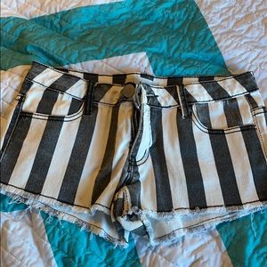 Short shorts - striped